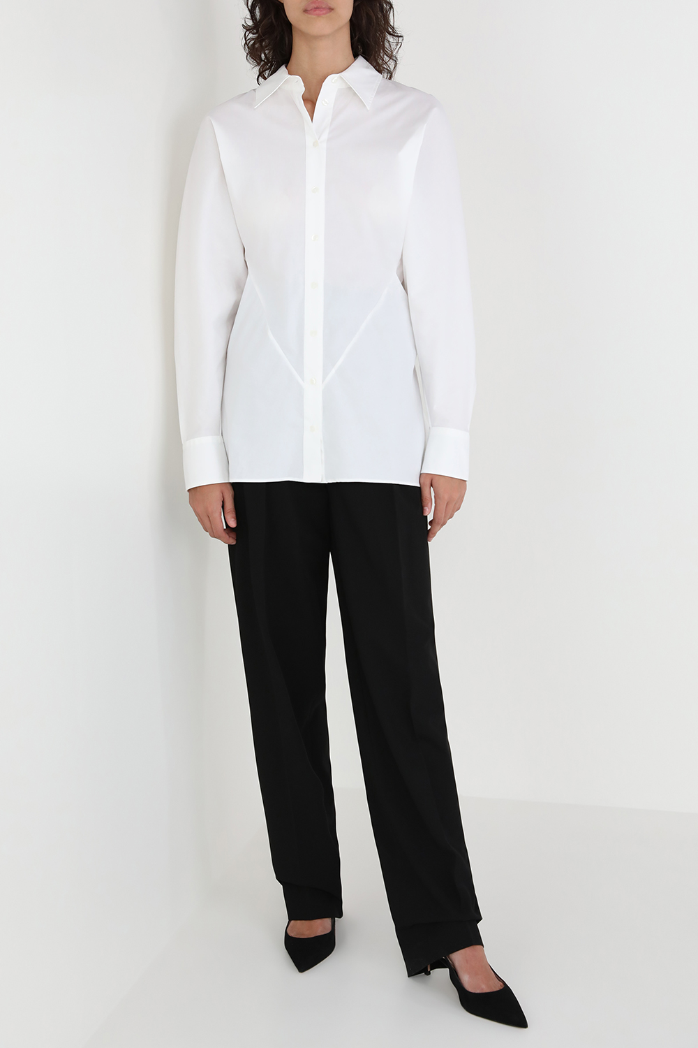 חולצה מכופתרת עם מותניים צרים